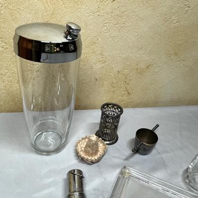 Lot of bar ware
