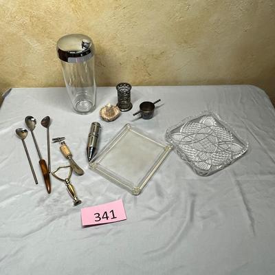 Lot of bar ware
