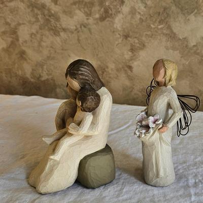 Willow Tree Quietly figurines angel, mother Ruth with two kids