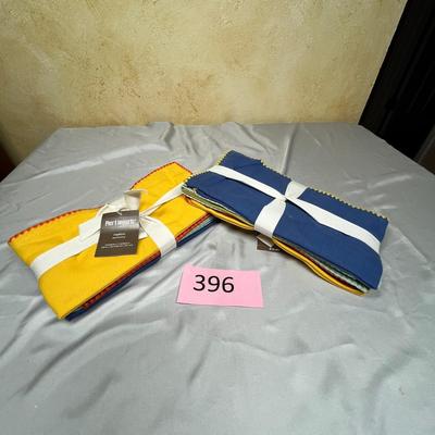 2 packages of napkins