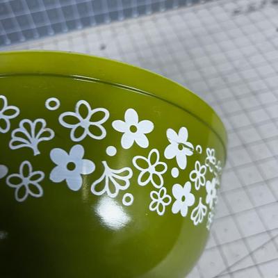 Vintage Pyrex Mixing Bowl 2-1/2 Quart Green - Crazy Daisy Pattern