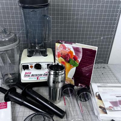 Vitamix with Extras: Recipe Book, Tamper etc.. 2 Pitchers and Lids,