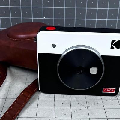 KODAK C300R with Case, Like a Polaroid Camera
