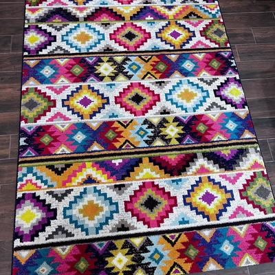 Tribal Patterned Rug 5x8'