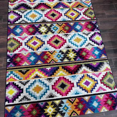 Tribal Patterned Rug 5x8'
