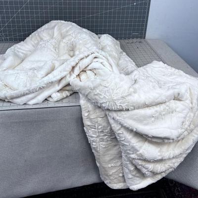 2 Winter Snowflake Throws