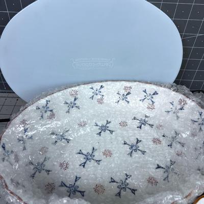 TEMPTATIONS NEW Presentable Ovenware - with Wire holders and Lids for the Ceramic Dish (2)