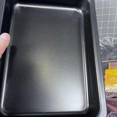 2 Baking Pans with Customized Lids
