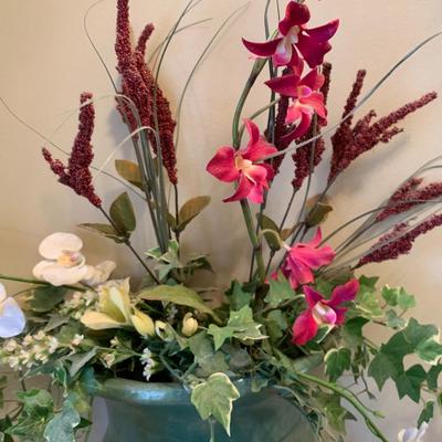 Wall sconce with flowers