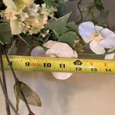 Wall sconce with flowers
