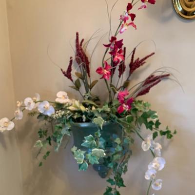 Wall sconce with flowers