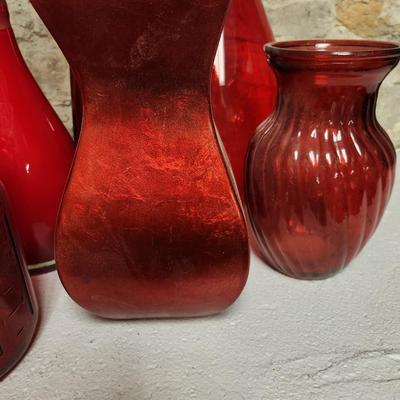 Red vase lot