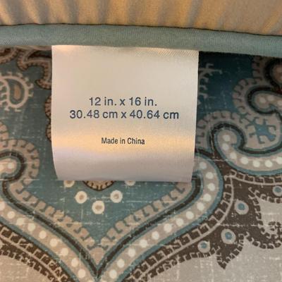 Full/queen bedspread with pillows set