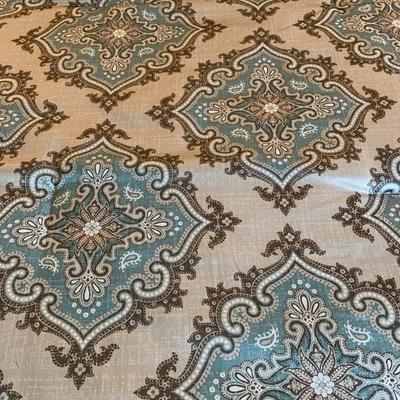 Full/queen bedspread with pillows set