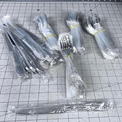 Reed & Barton Service for 12, 5 Piece Service for 12 People, Pattern: La Bella 