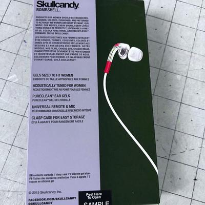 2 pair of Skull Candy BOMB SHELL Headphones NEW 