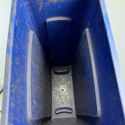 Rubber Maid Slim Jim Recycle Can 