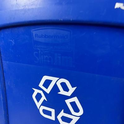 Rubber Maid Slim Jim Recycle Can 