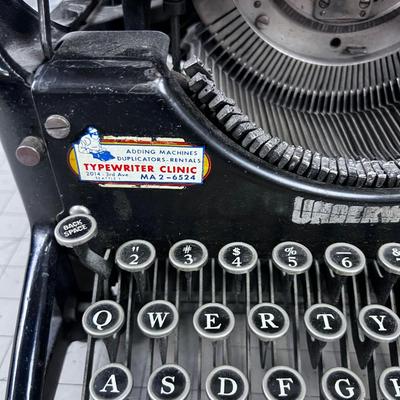 UNDERWOOD Antique Typewriter