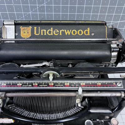 UNDERWOOD Antique Typewriter