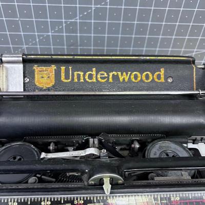 UNDERWOOD Antique Typewriter