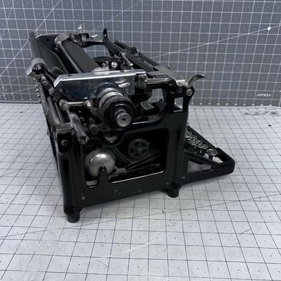 UNDERWOOD Antique Typewriter