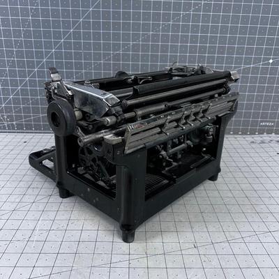 UNDERWOOD Antique Typewriter