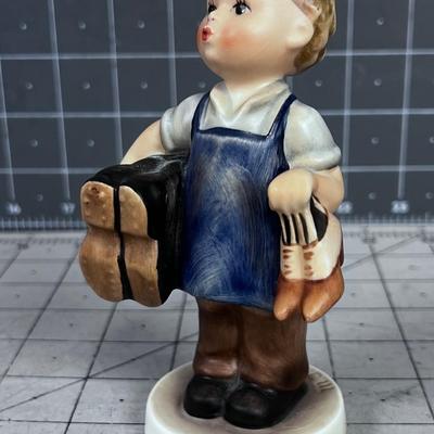 Hummel Shoe Cobbler Boy 