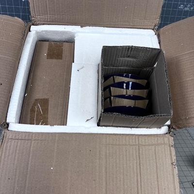 RACHAEL RAY NEW In the Box, Purple Round & Square Dinnerware Set 16 Piece 