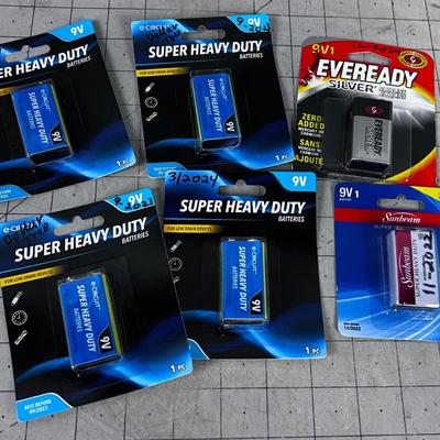 Lot of 9 Volt Batteries NEW (6) 
