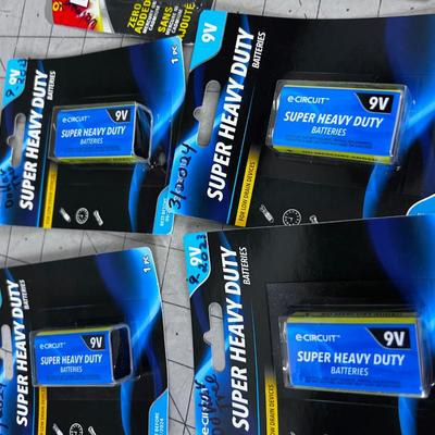 Lot of 9 Volt Batteries NEW (6) 