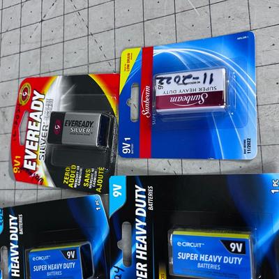 Lot of 9 Volt Batteries NEW (6) 