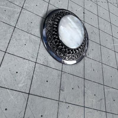 925 Silver Indonesia Mother of Pearl oval Pin