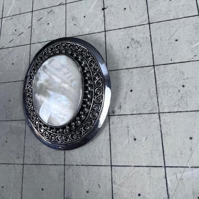 925 Silver Indonesia Mother of Pearl oval Pin