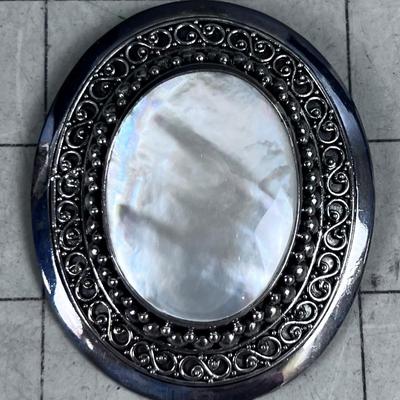 925 Silver Indonesia Mother of Pearl oval Pin