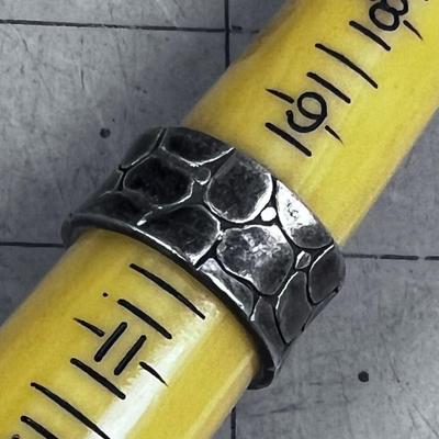 Pebble Pattern Silver Ring 
