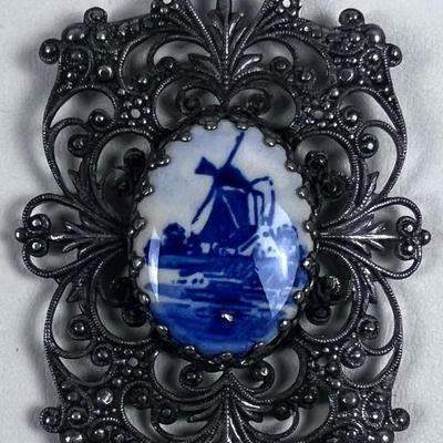Antique Delft Blue Cabochon in Filigree Setting