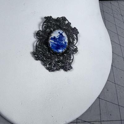 Antique Delft Blue Cabochon in Filigree Setting