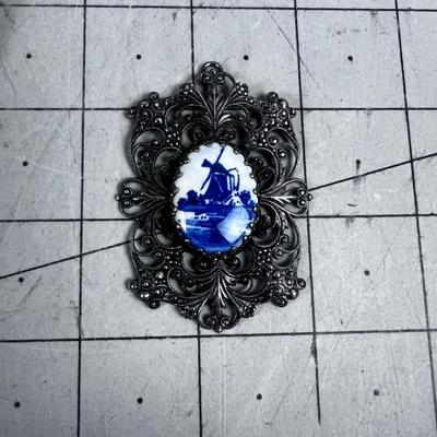 Antique Delft Blue Cabochon in Filigree Setting
