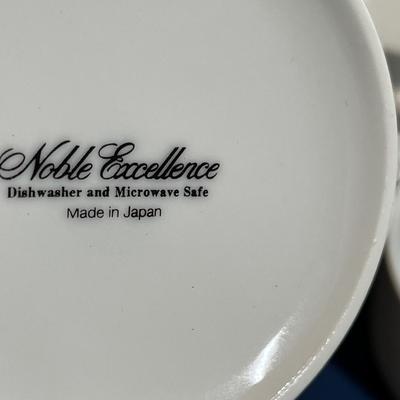 White mugs
