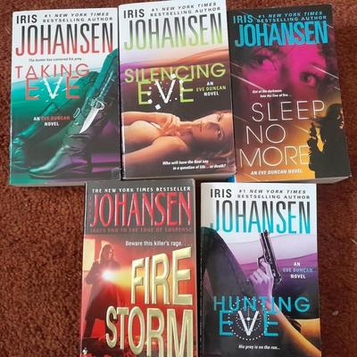 Assortment of softback books - Iris Johansen