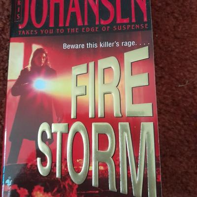 Assortment of softback books - Iris Johansen