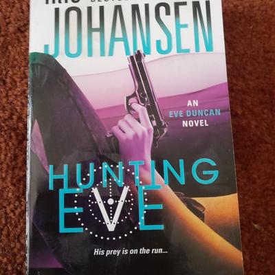 Assortment of softback books - Iris Johansen