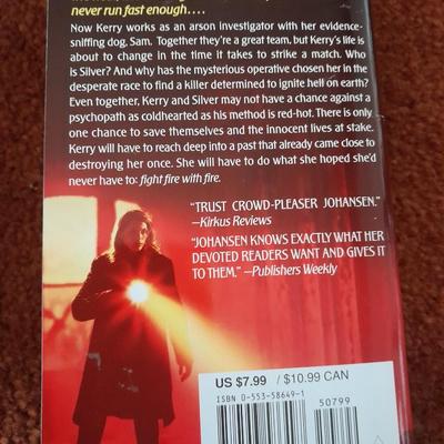 Assortment of softback books - Iris Johansen