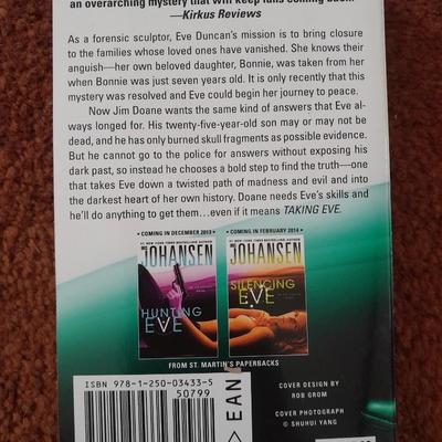 Assortment of softback books - Iris Johansen