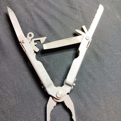 Gerber multi tool with belt case
