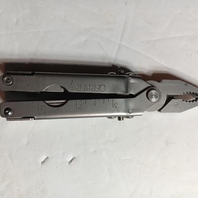 Gerber multi tool with belt case