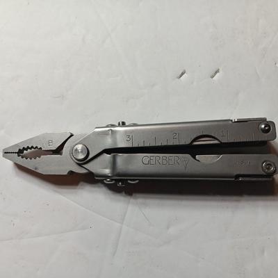 Gerber multi tool with belt case