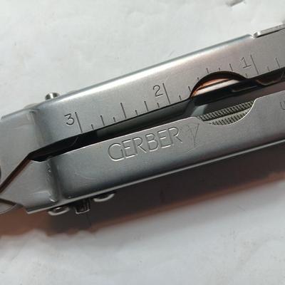 Gerber multi tool with belt case