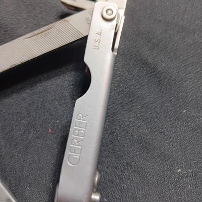Gerber multi tool with belt case